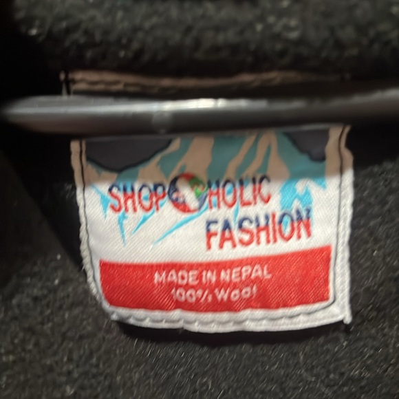 Handmade in Nepal size medium real wool - Picture 2 of 3